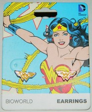 DC Comics Wonder Woman WW Logo Pair of Enamel Metal Pierced Earrings NEW UNUSED