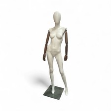 Mannequin Female Fibreglass Matt White