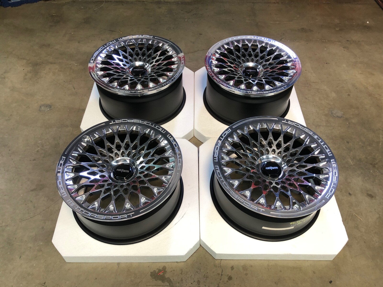 Rotiform Wheels LHR-M Two Piece - 22" for Rolls Royce Ghost / Wraith / Dawn