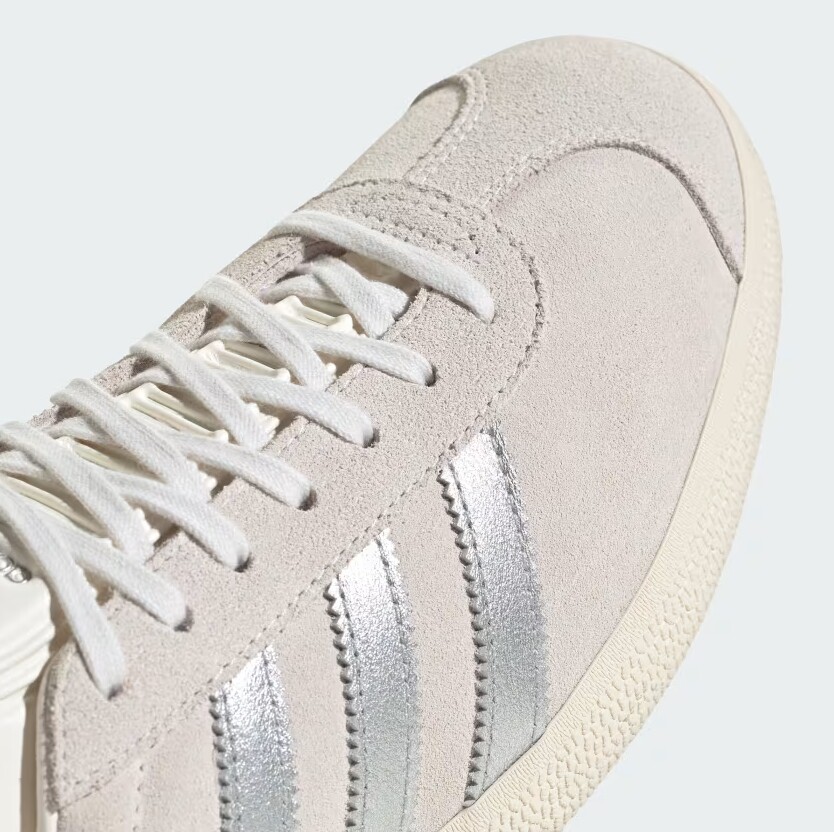 ★★Adairs★★ Gazelle Cloudwhite JH8640 New Adidas Gazelle Shoes - Cloud White/ Silver Metallic