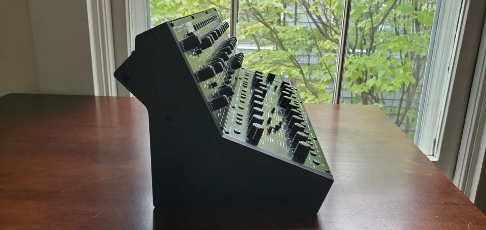 Behringer 合成器合成模块支架 2 层打印支架黑色 PLA — 第 3/4 张图片