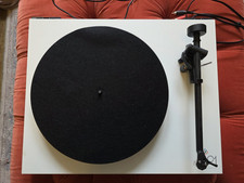 Rega Planar 1 P1 Belt Drive Turntable, White, Dust Cover, 33/45, RCA