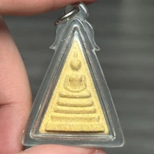 🏷️BUDDHA THAI AMULETS, PHRA SOMDEJ, TRIANGULAR SHAPE, WAT CORLAAD NICE🙏🏻 🇹🇭