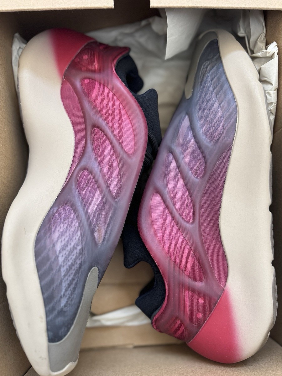 adidas Yeezy 700 V3 Fade Carbon Size 13