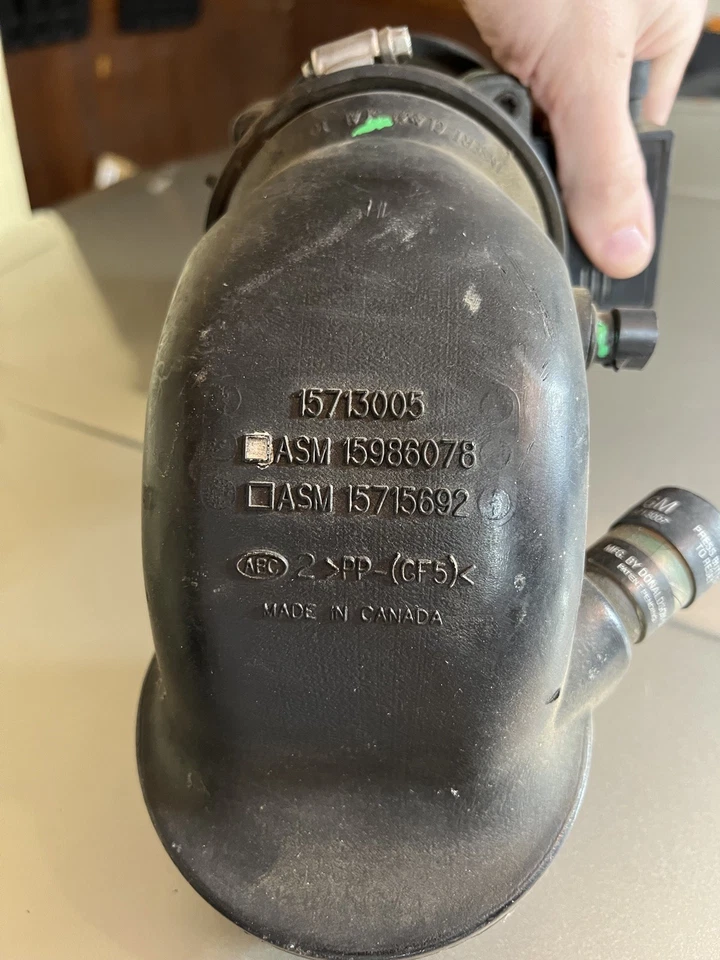 Sensor de flujo de aire másico SBC Chevy Vortec y tubo de admisión Foto 2 de 4