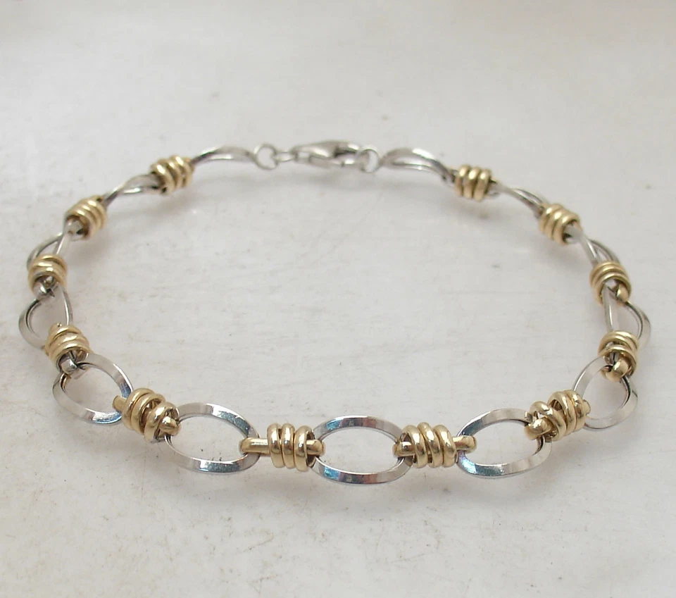 Brazalete Technibond de 8" cóncavo de eslabones ovalados enchapados en oro de 14K en dos tonos de plata 925 Foto 4 de 4
