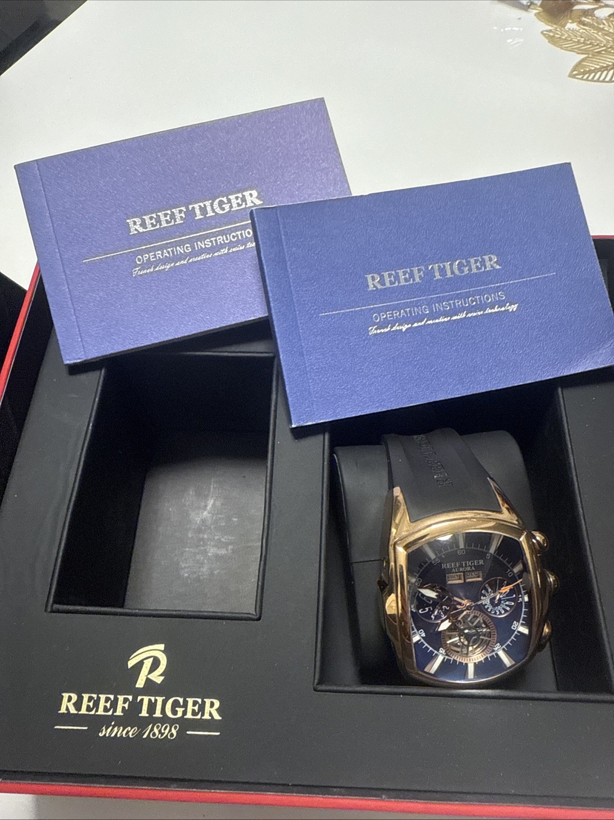 Reef Tiger RGA3069-T Quartz Analog Watch Excellent
