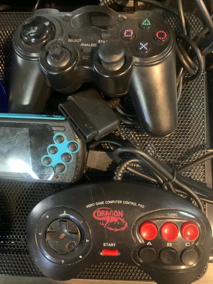 Job-lot 4x Control Pads & 1x Handheld (Spares & Repairs) Un-tested Items Sale - Image 4 of 4