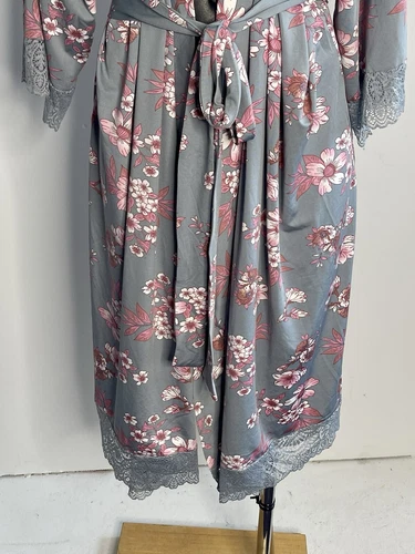 CITY CHIC Zora Floral Robe Grey Plus Size M BNWT [RRP $99.95] - Picture 3 of 11
