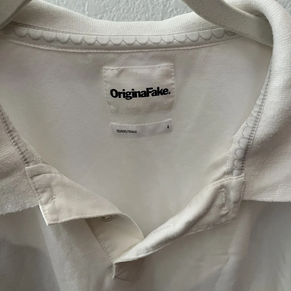 FALSO ORIGINAL talla 4 EE. UU. talla L Blanco Polo Gris X Espalda Medicom Juguete KAWS Foto 3 de 4