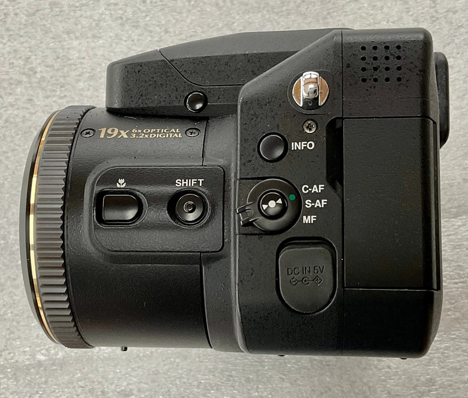 Fuji FinePix S7000 Digital Camera 6.3MP, 6x Optical Zoom Lens; Not fully working - Image 3 of 4