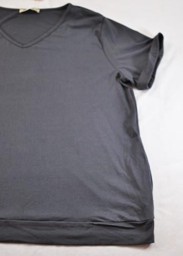 Women's Moyabo grey V Neck Top size 2X large short sleeves side pockets hem band - Picture 2 of 7