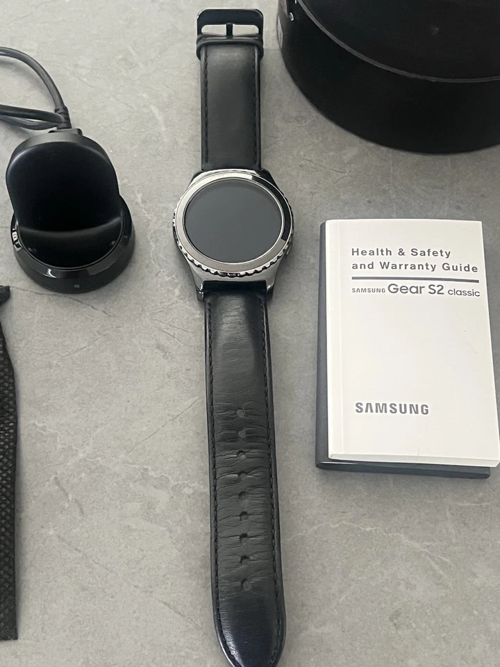 Samsung Gear S2 Classic Watch. Leather Bands. Sleek Black Elegant Style. - Image 2 of 4