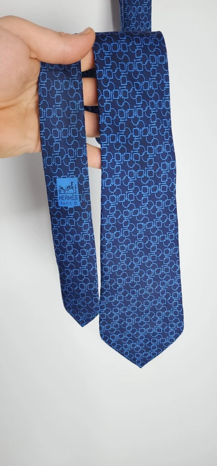 Corbata de seda vintage Hermès - azul oscuro con estampado geométrico | Hecho... - Imagen 2 de 4