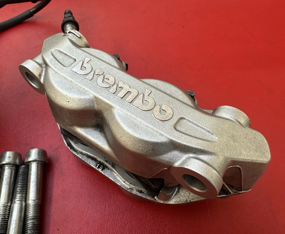 Ducati Multistrada Touring 1200 2013 2014 OEM BREMBO pinzas de freno delanteras pernos Foto 3 de 4
