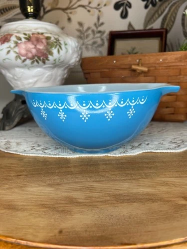 Vintage PYREX Snowflake Blue Garland Cinderella Mixing Bowl #442