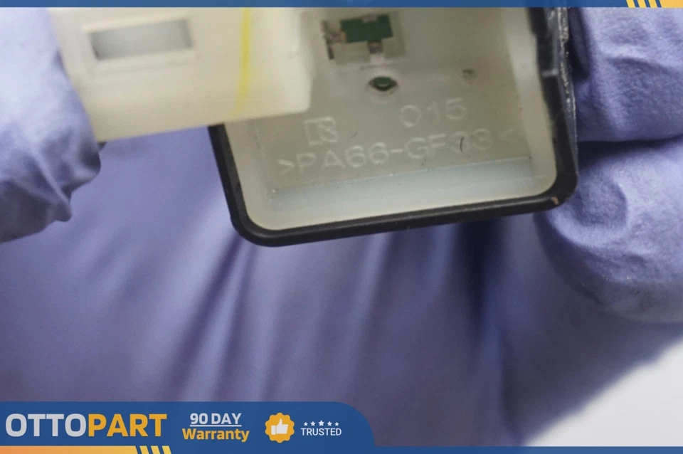 Interruptor de ajuste del cinturón de seguridad delantero derecho Lexus LS460 LS600 2007-2012 FABRICANTE DE EQUIPOS ORIGINALES Foto 4 de 4