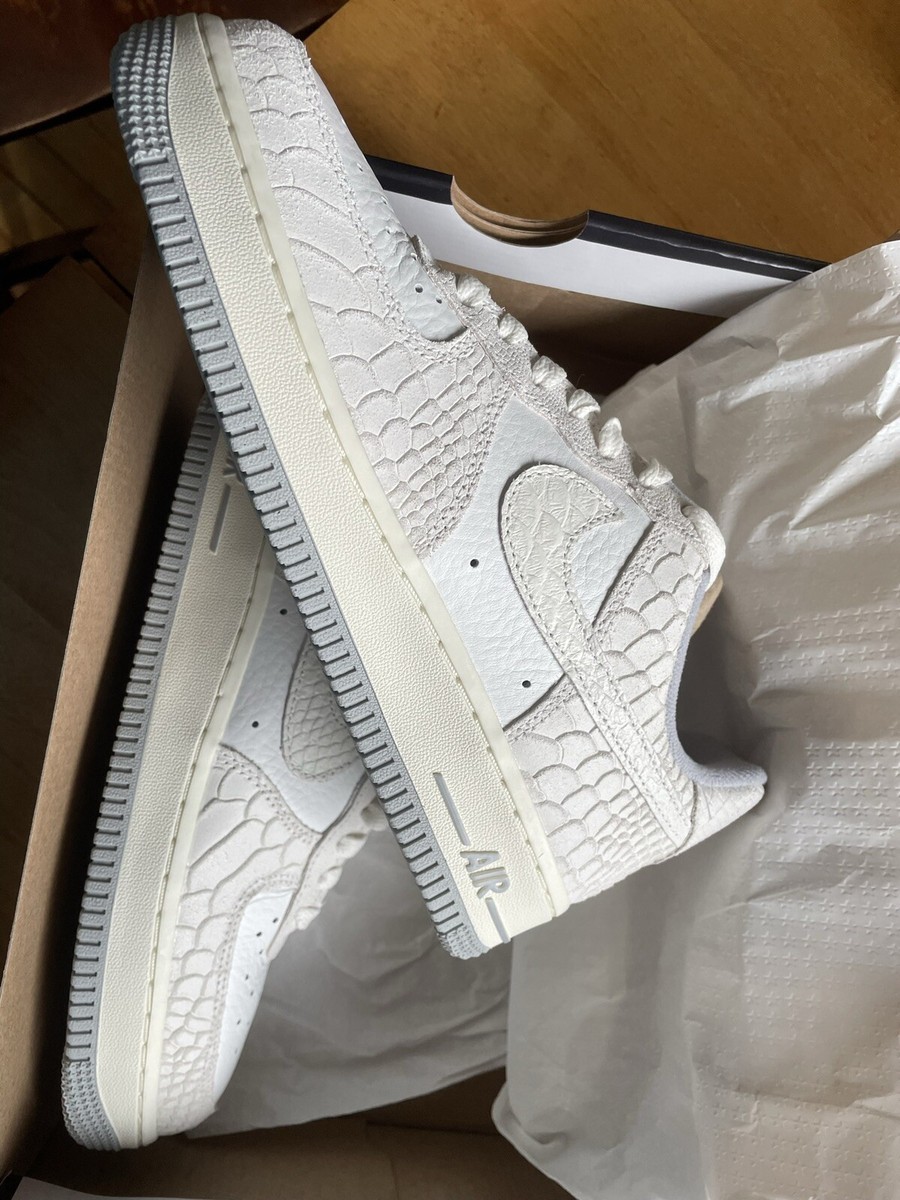 air force 1 '07 Women's Size 7 Men's Size 5.5 | eBay