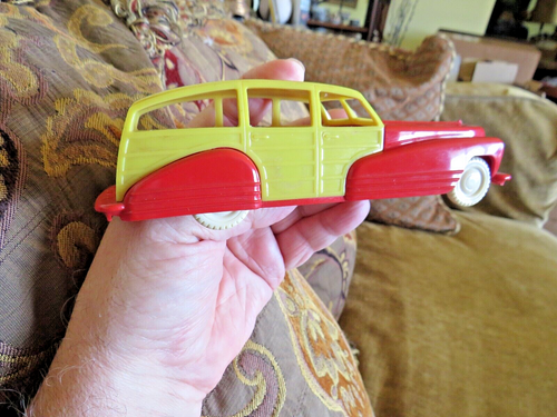 VINTAGE EARLY 1950s TRIUMPH USA 7" L HARD PLASTIC WOODY STATION WAGON TOY CAR - Picture 10 of 10