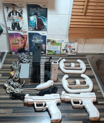 Nintendo Schwarz Wii Super Mario Bundle 2x Remote + Nunchuck + Räder etc 6 Spiele