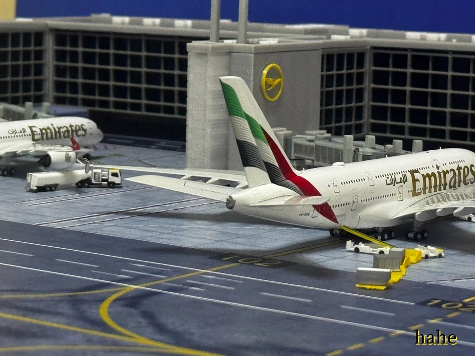 1/400 Large Airport Terminal Frankfurt Airport Germany Assemble Model 3D Printed - Image 2 of 4