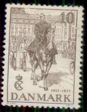 DENMARK #259v 10brown, og, LH, COLOR STREAK IN SKY above hat, VF, AFA $60.00