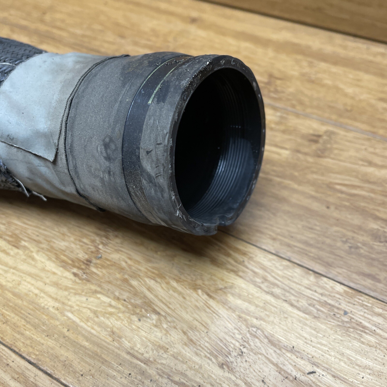 2014-2020 Maserati Levante Ghibli 3.0L Air Inlet Intake Duct Tube OEM