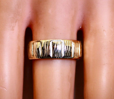 Heavy & Unique 14K Yellow Gold Wood Grain 7.2mm Band/Ring, 7.2 Grams, Size 8.5