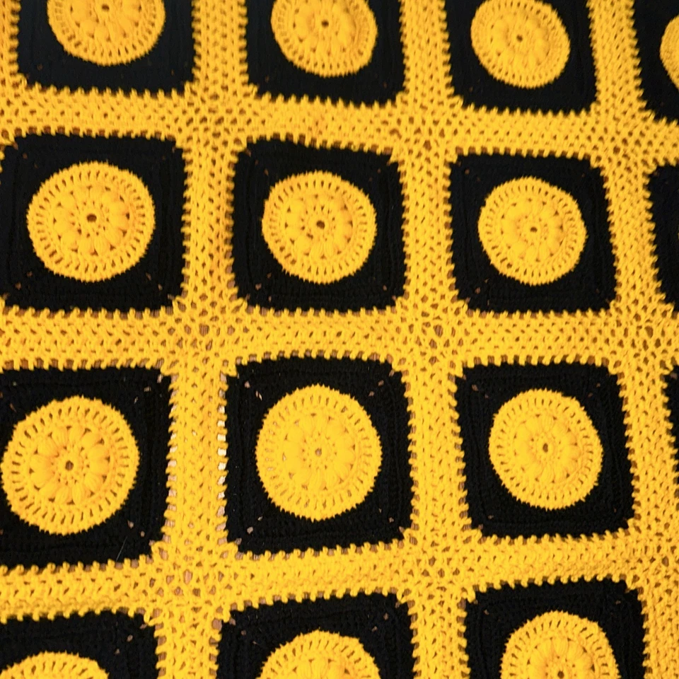 Cobertor quadrado antigo enorme de crochê afegão preto amarelo vovó 95” X 77” Steelers - Imagem 4 de 4