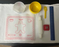 Vintage Tupperware 1983 Child Size Mini Baking Set