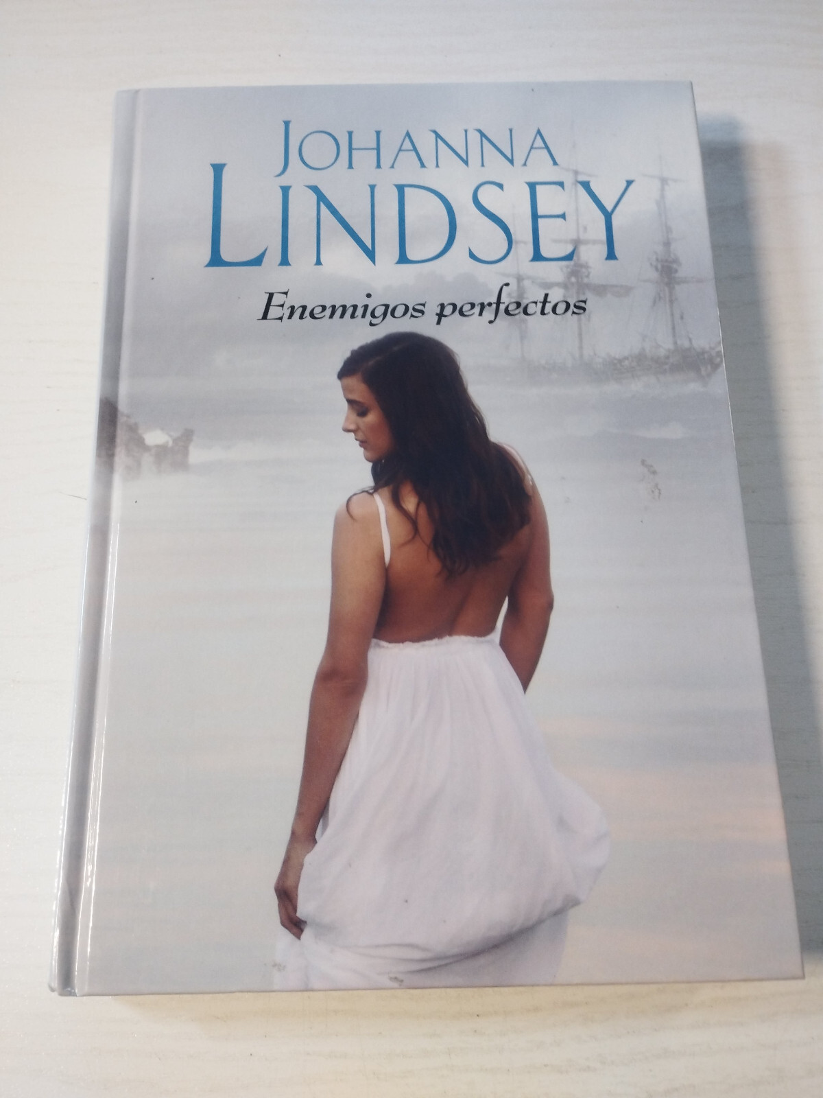 Perfect Enemies Johanna Lindsey Romantic RBA 2015 - Book Spanish Am