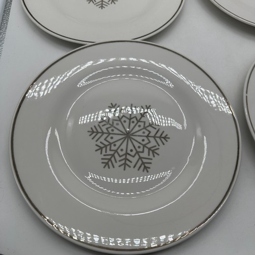 NEW Royal Norfolk Dinner Plates Set of 4 Winter china Snowflake silver gray - Picture 2 of 4