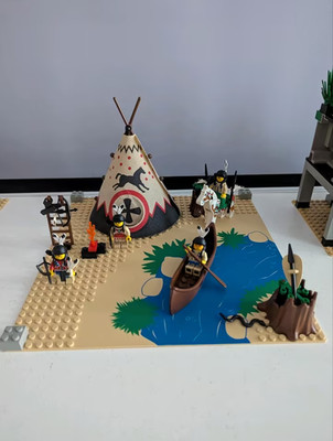 LEGO System 6766 Rapid River Village & 6746 Chiefs Teepee, Konvolut