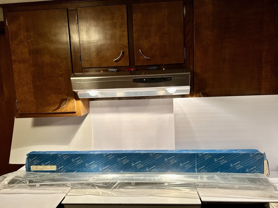 CAPA DE PARA-CHOQUE TRASEIRO CROMADA NOS 1973-80 Mercedes W116 300SD 450SE 450SEL 280S 280SE - Imagem 2 de 4