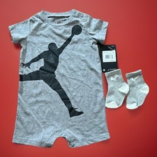 AIR NIKE JORDAN baby boys 3 pc gift set Bodysuit Socks 0-9 Months GREY