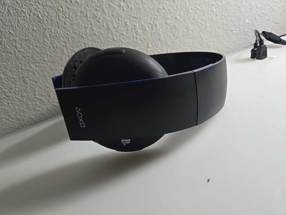 Sony PlayStation 4 Gold Wireless Stereo Headset Jet Black No Pads Or USB Read De - Image 2 of 4