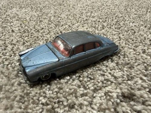 CORGI Toys – Vintage 238 Jaguar Mark X Saloon diecast model car
