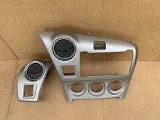 09-13 TOYOTA MATRIX 09-10 PONTIAC VIBE CENTER DASH RADIO TRIM BEZEL 55422-02070