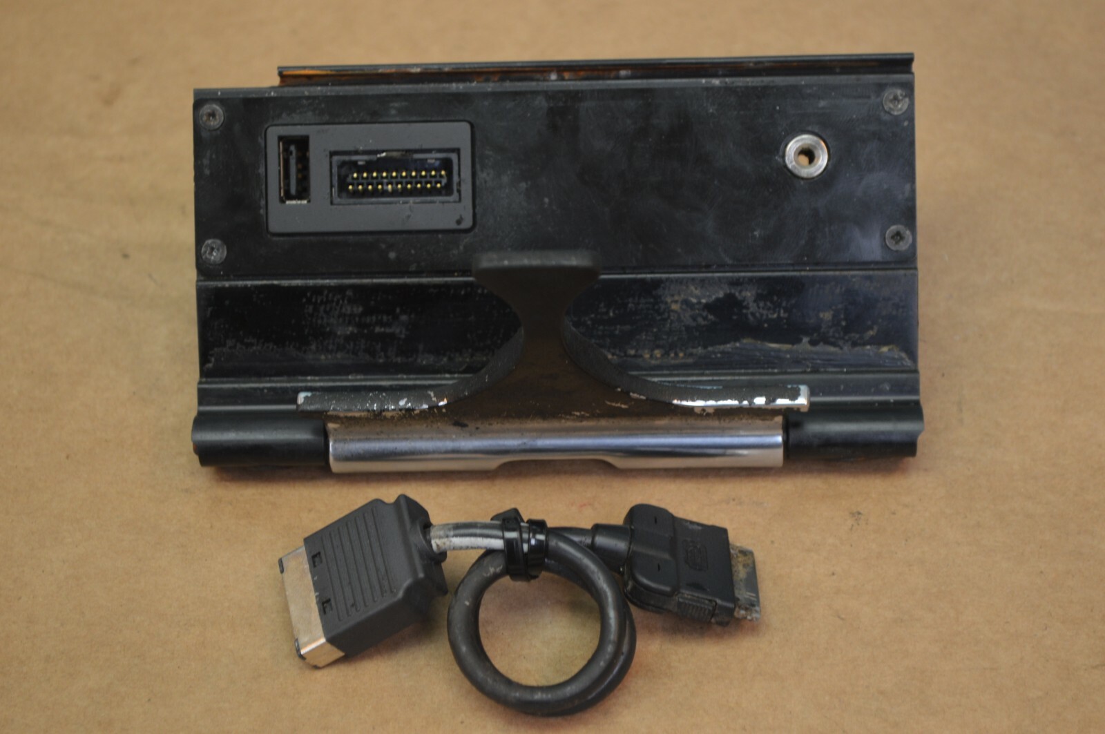 2009 ASTON MARTIN VANTAGE MULTI MEDIA USB ASSEMBLY A2C53278681