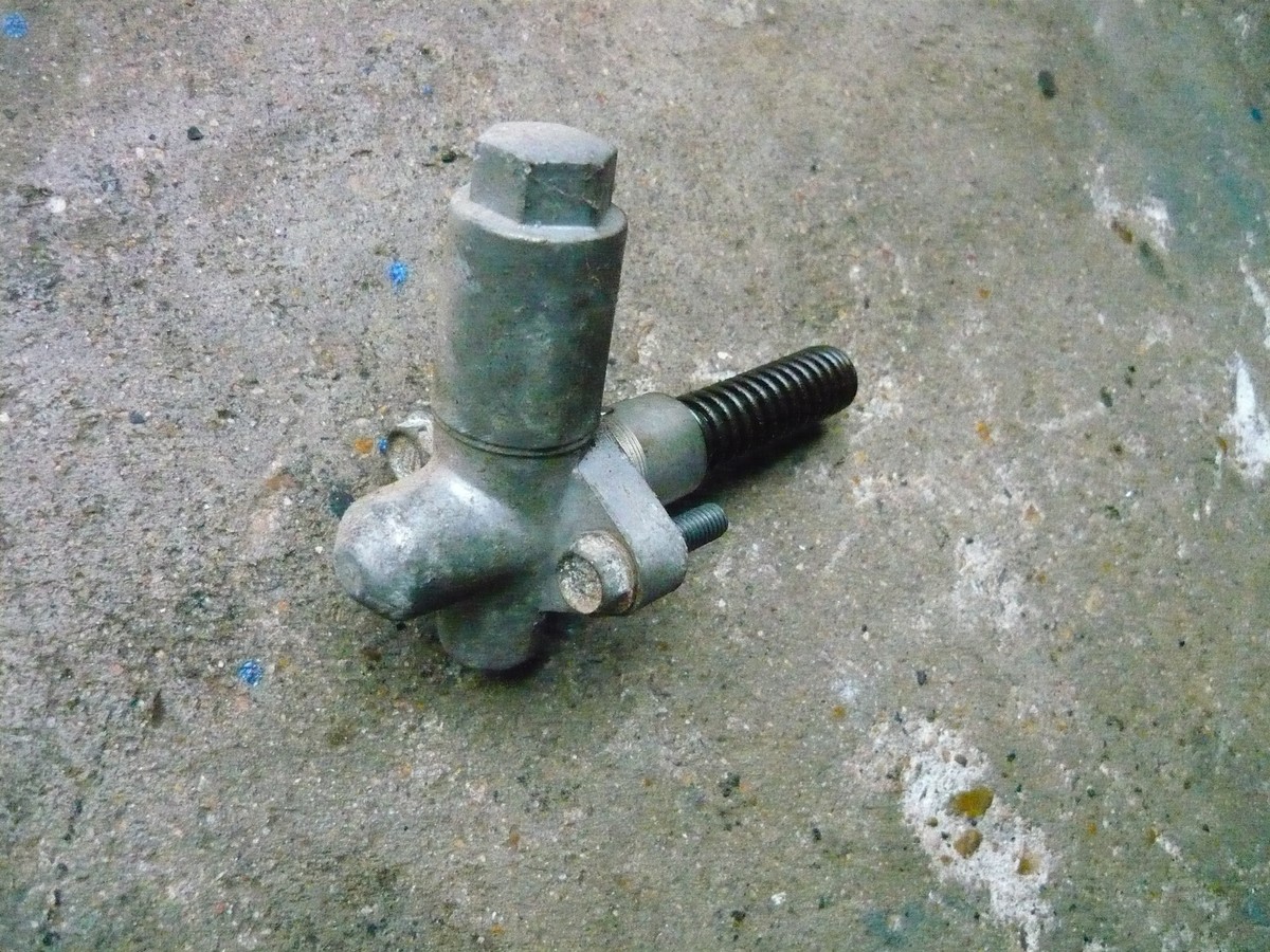 81 82 83 OEM Kawasaki GPZ550 KZ Cam Chain Tensioner + Bolts 12049