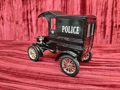 Ertl 1931 Hawkeye Anheuser Busch Budweiser Beer Delivery Truck Coin Bank Red - Picture 7 of 21
