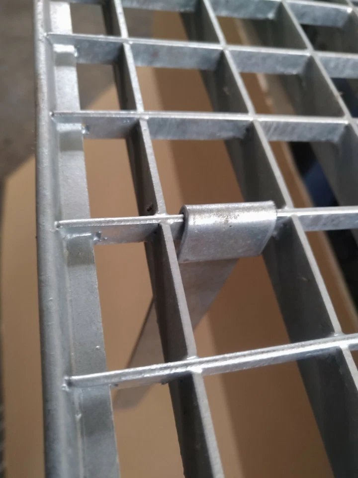 Gitterrostsicherung Kellerschächt Rost Sicherung Lichtschacht Einhängebügel Paar - Bild 2 von 4