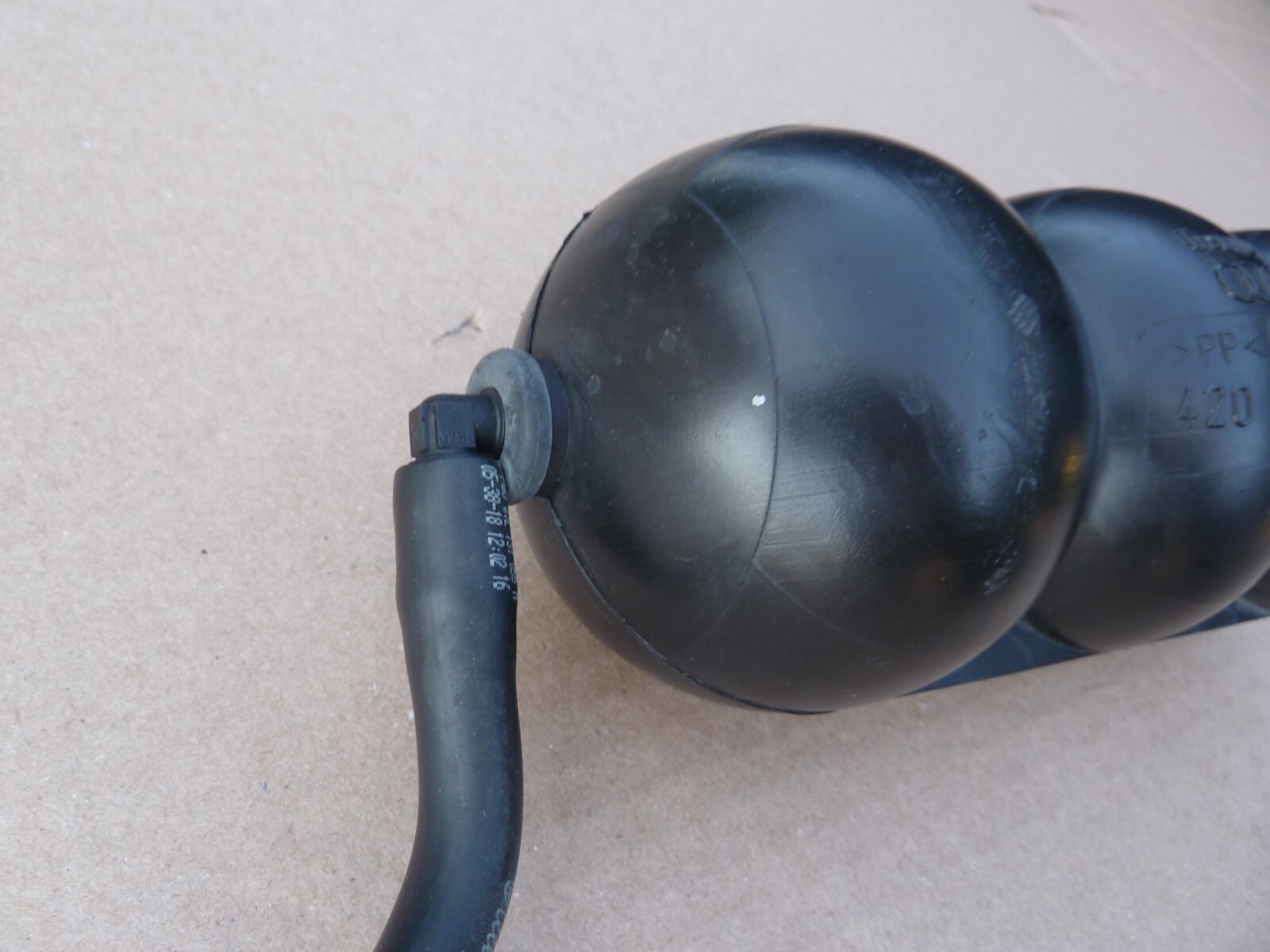 Lamborghini Huracan EVO 5.2 V10 Vacuum Pressure Reservoir Tank Hose OEM R8