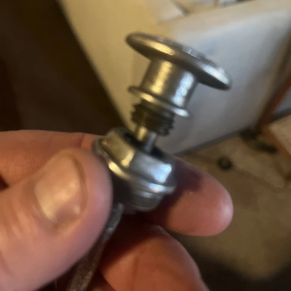 Émbolo y tapa de bomba de aceite original Early Teens Foto 3 de 4