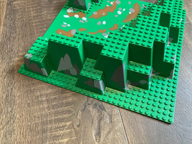 LEGO 6024 Raised 3D Baseplate from Dark Forest Fortress Castle 6079