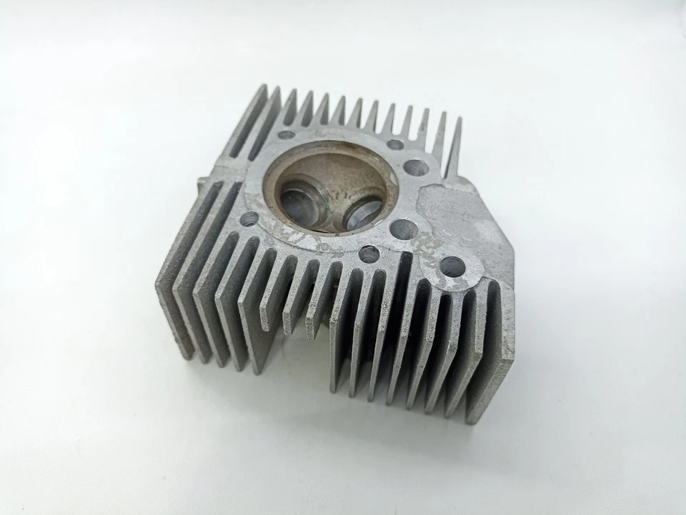 Honda CA110 C110 1962 culata NOS Japón 12201-011-000 Foto 3 de 4