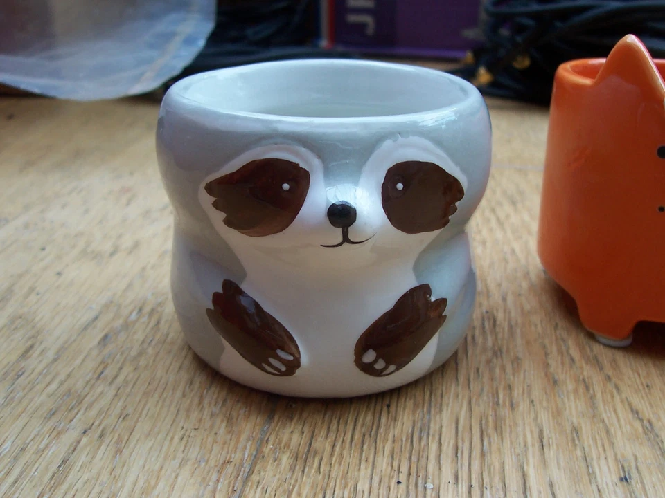 Fünf kleine Keramik Tier Pflanzentöpfe oder Vasen. Panda Fuchs Elefantenbär. - Bild 2 von 4