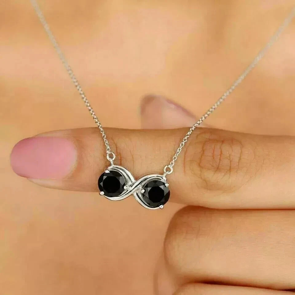 Colgante de diamantes negros de corte redondo de 2 quilates enchapado en oro blanco de 14 quilates cadena de 18 quilates Foto 2 de 4