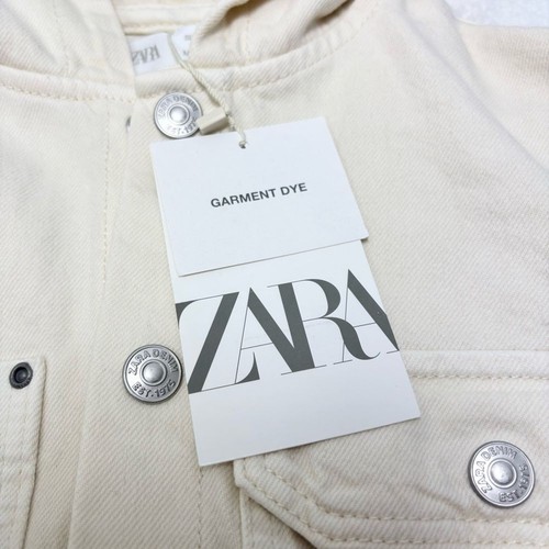 Chaqueta/camisa vaquera con capucha blanca apagada de Zara talla 4-5 - Imagen 8 de 13