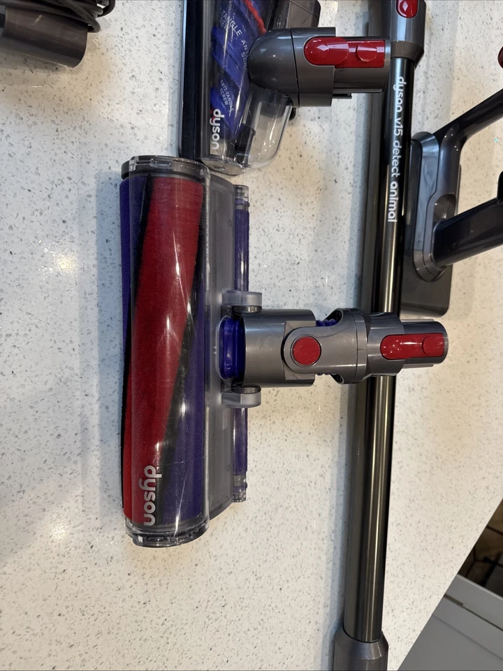 Dyson V15 Detect Animal Cordless Vacuum Cleaner Animal IMMACULATE COND - POST - Image 2 of 4